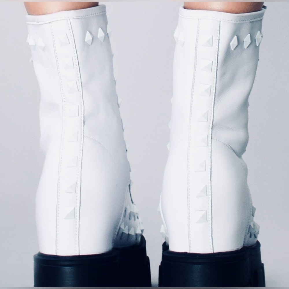 WTF ANTHONY WANG WHITE LUG SOLE COMBAT BOOTS WITH EMBELLISHMENTS NWT SIZE 8..5 - Picture 2 of 6